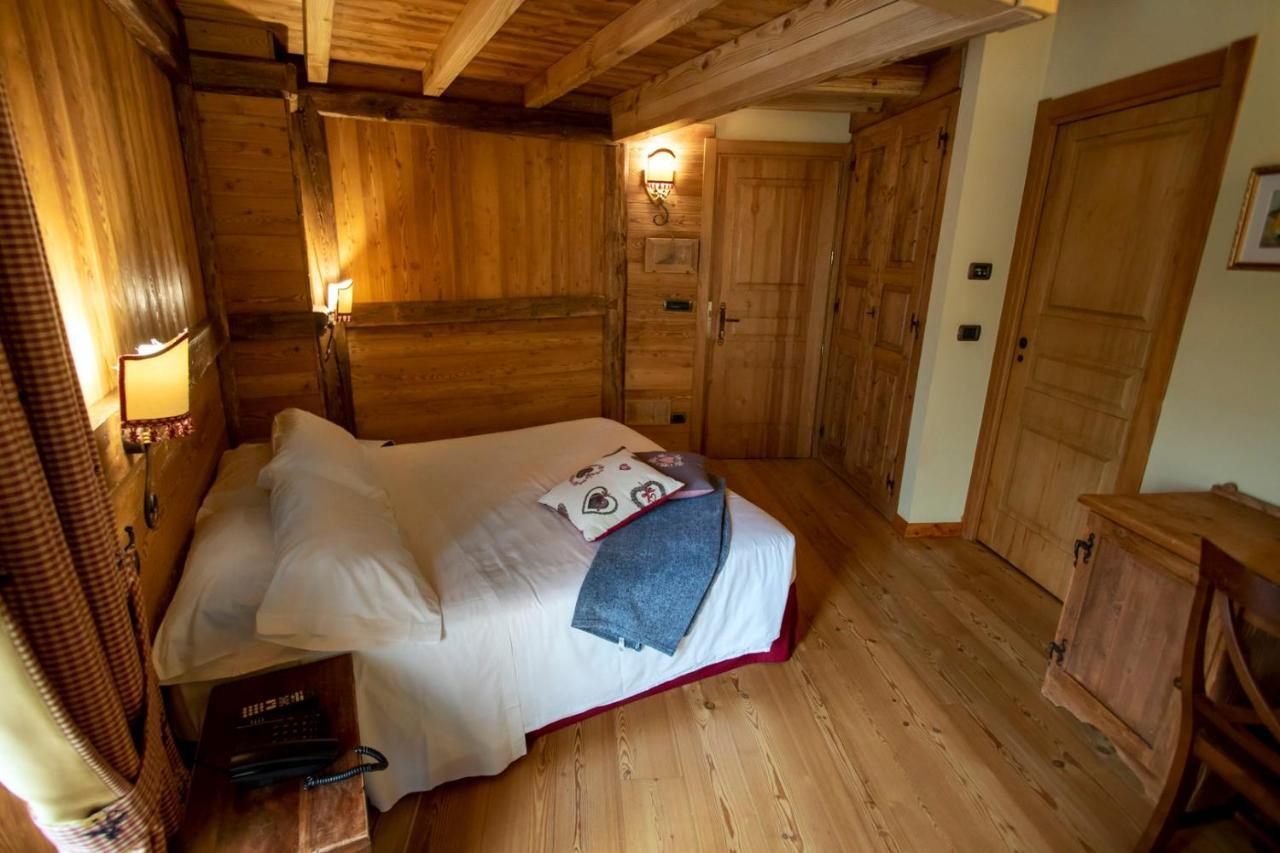 Laghetto Alpine Hotel & Restaurant Brusson Buitenkant foto