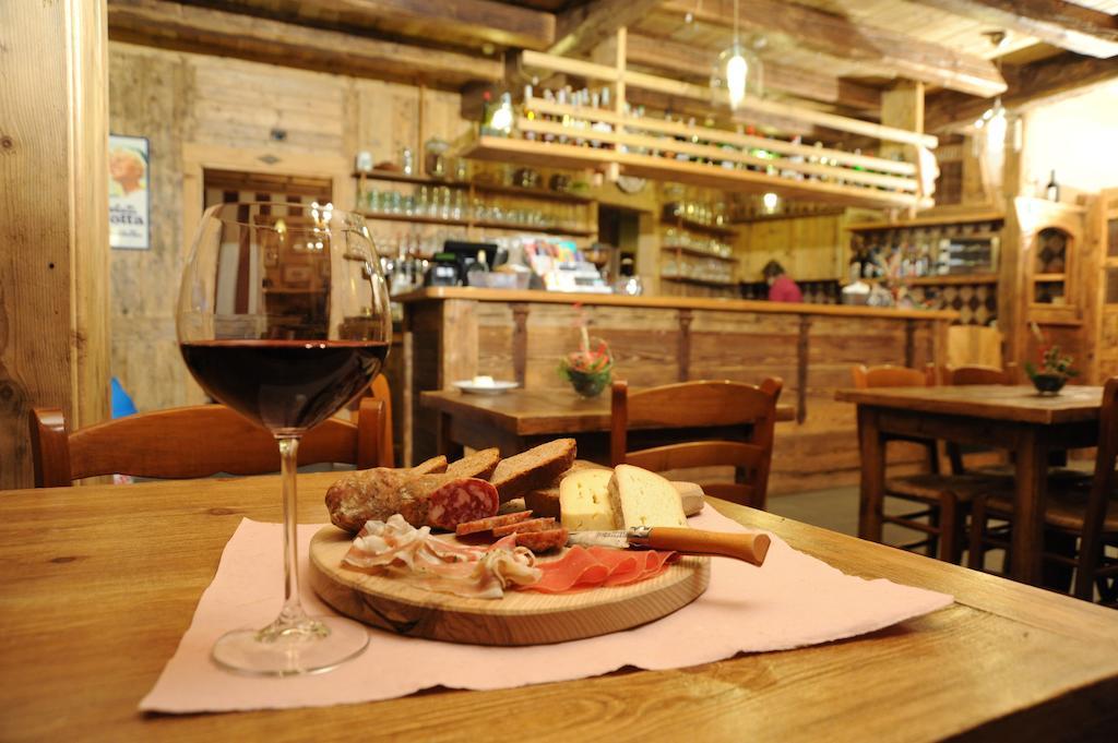 Laghetto Alpine Hotel & Restaurant Brusson Buitenkant foto