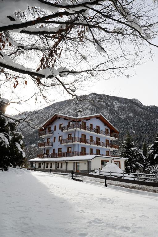 Laghetto Alpine Hotel & Restaurant Brusson Buitenkant foto