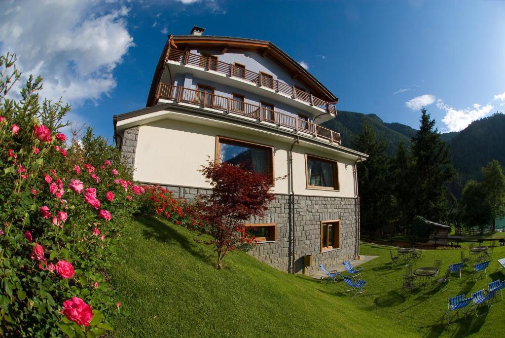 Laghetto Alpine Hotel & Restaurant Brusson Buitenkant foto