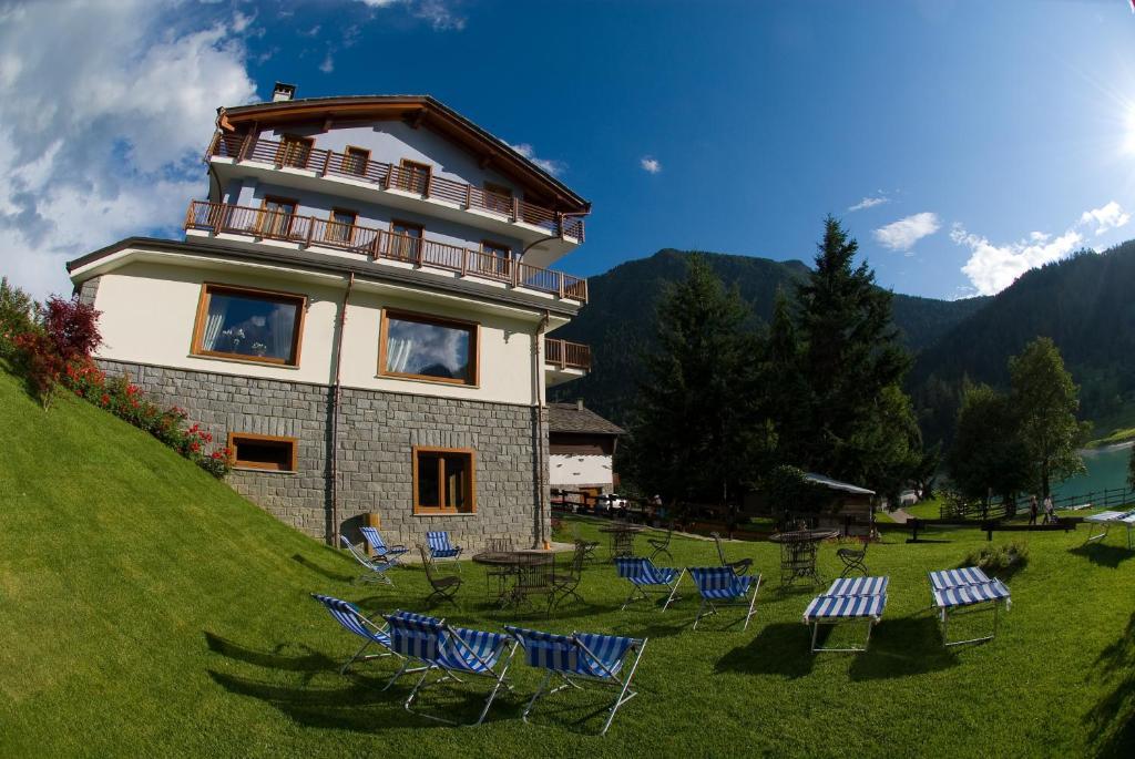 Laghetto Alpine Hotel & Restaurant Brusson Buitenkant foto